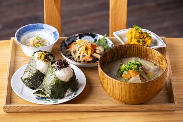 【富山グルメ】米蔵を改装した店内で絶品おにぎりが食べられる『あうん蔵』が黒部市にオープン