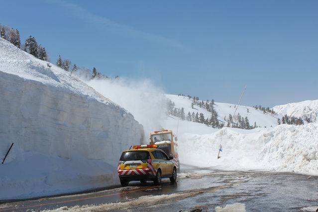 全線開通に向け　約５ｍの除雪作業：編集部レポート