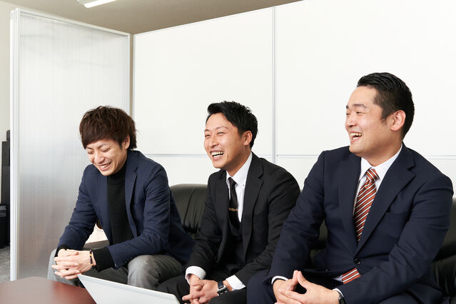 左から、取締役の宮崎貴充さん(HaM合同会社代表)、代表取締役の窪田亮さん、取締役の山中清さん