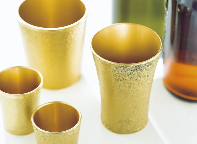 【富山の製品】ゴールドの美しい輝きを放つ『桜井鋳造』の「真鍮の酒器」