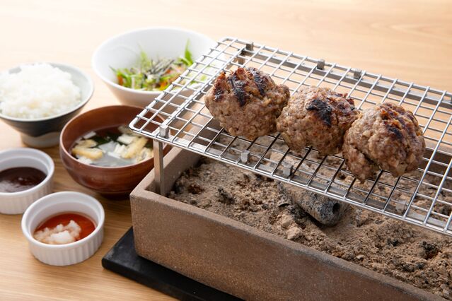 【富山グルメ】肉肉しいハンバーグが食べられる『牛100％ 鶏100％』が富山市にオープン 