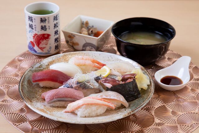 【富山グルメ】カジュアルに楽しめる本格寿司『あず丸』が高岡市にオープン