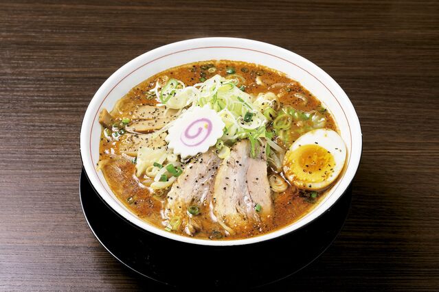 【富山のラーメン】とんこつベースの富山ブラックが支持される『麺家なると掛尾店』