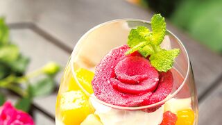 【夏のひんやりスイーツ】フルーツやゼリーを詰め込んだパフェ・グラスデザート