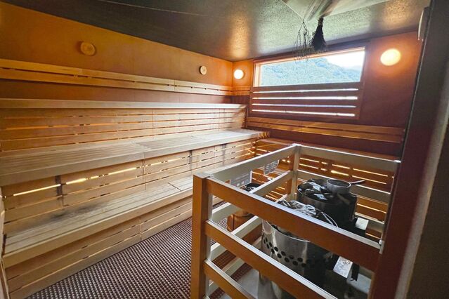 105631_02.jpg 105631_02.jpg