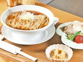 【富山グルメ】滋味深い、渾身の１杯を味わう『自家製麺 ふきの葉』が富山市にオープン