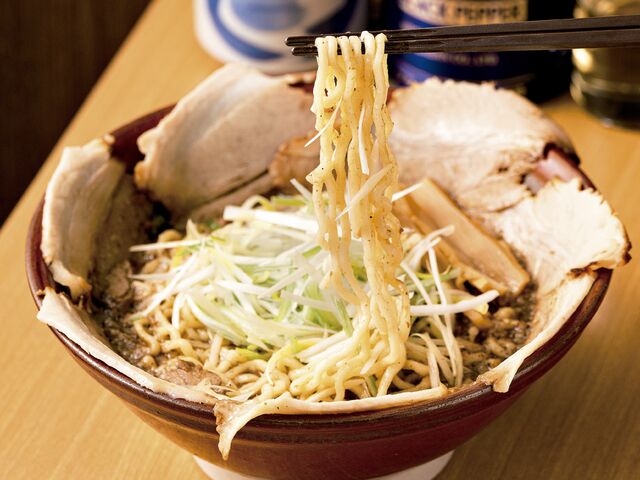 【富山のラーメン】極旨Ｗスープ の｢魚介醤油｣　秘伝ダレの｢みそ｣も必食