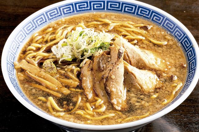 【富山のラーメン】〆 の一杯にも最適 コク旨な丸超流ブラック
